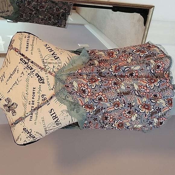 ⭐️NEW⭐️Fall floral camisole - Picture 4 of 8